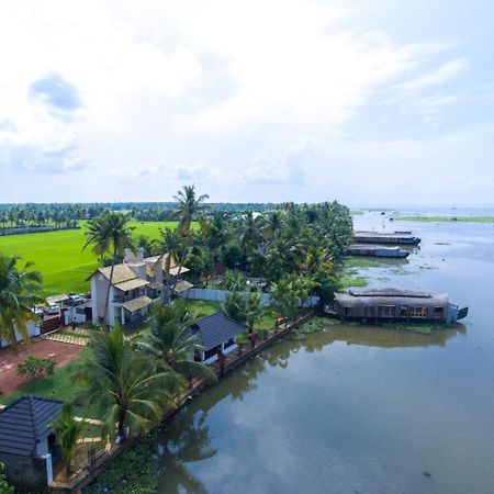 Backwater Brook Kumarakom Exterior photo