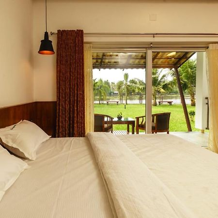 Backwater Brook Kumarakom Exterior photo