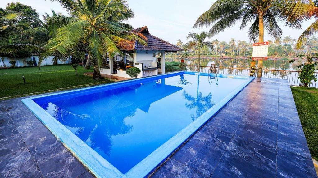 Backwater Brook Kumarakom Exterior photo