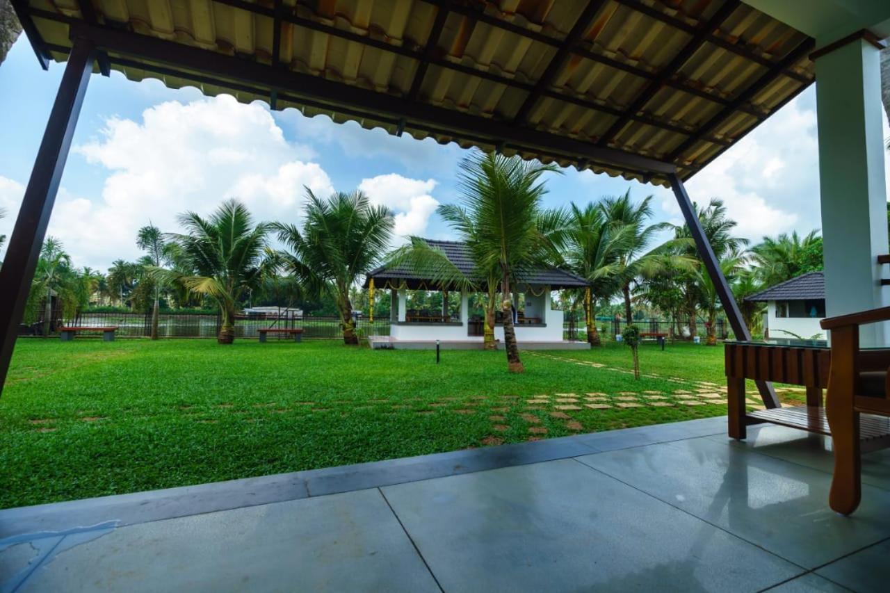 Backwater Brook Kumarakom Exterior photo