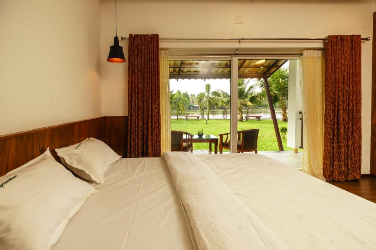 Backwater Brook Kumarakom Exterior photo