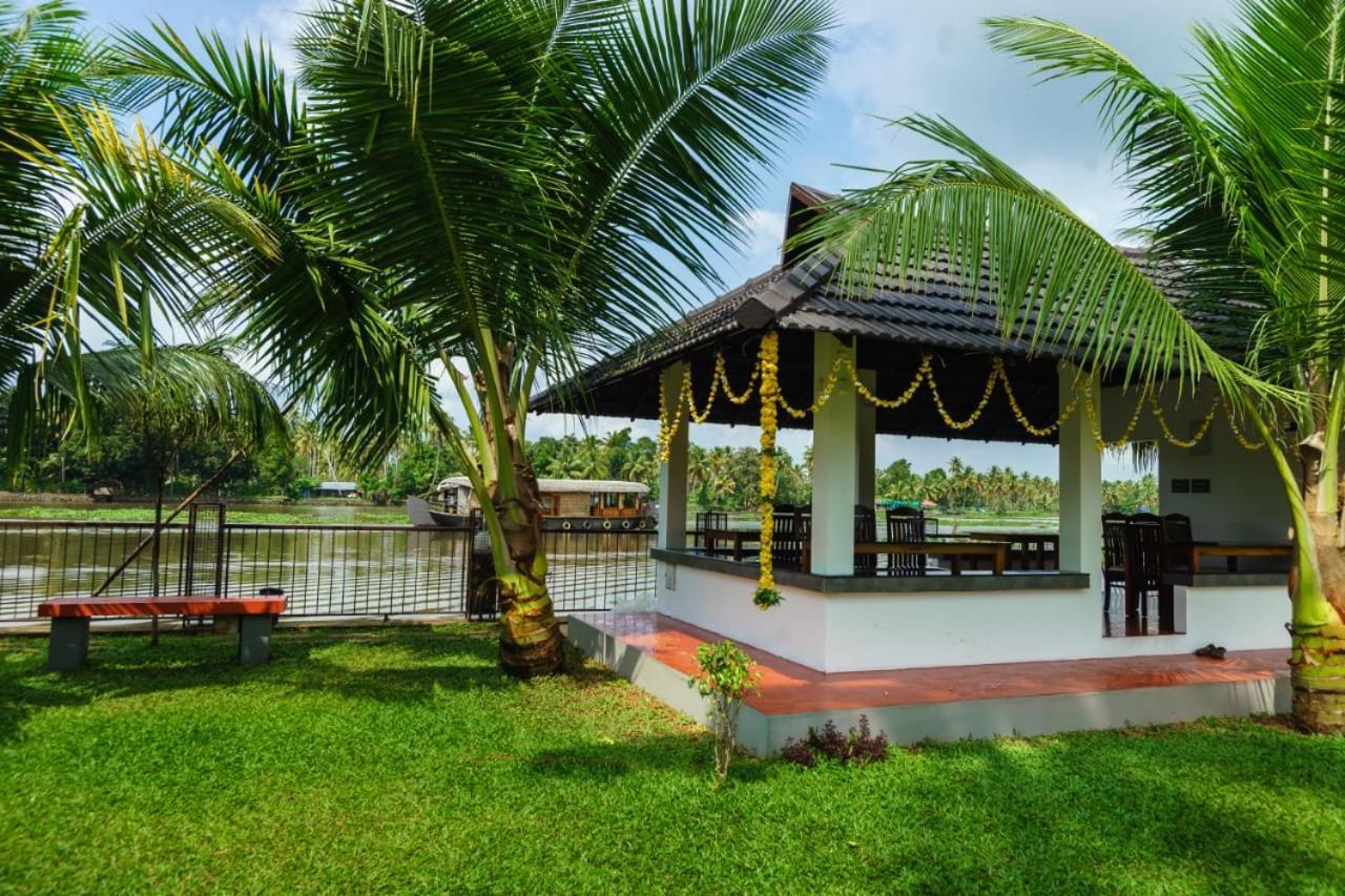 Backwater Brook Kumarakom Exterior photo