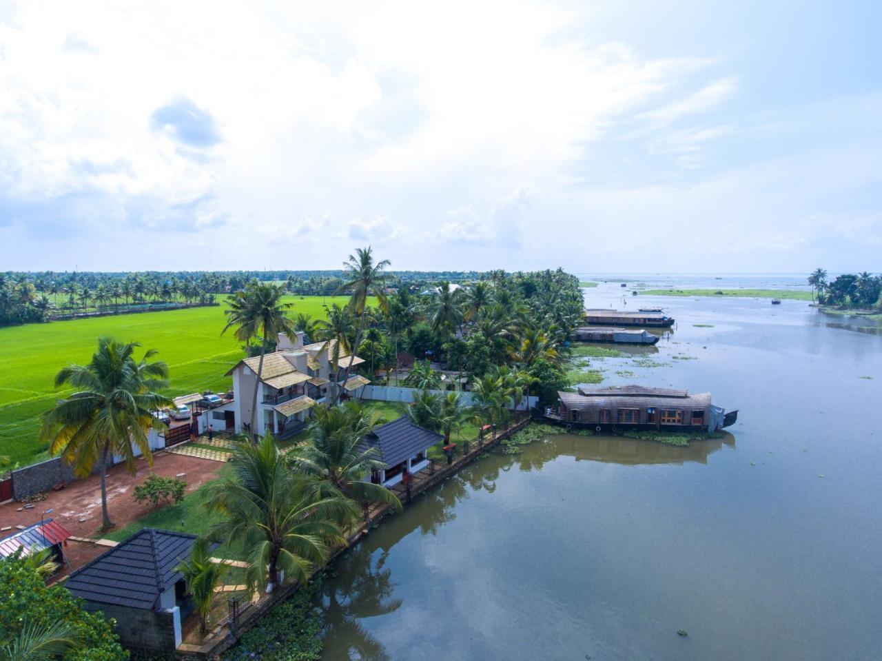 Backwater Brook Kumarakom Exterior photo