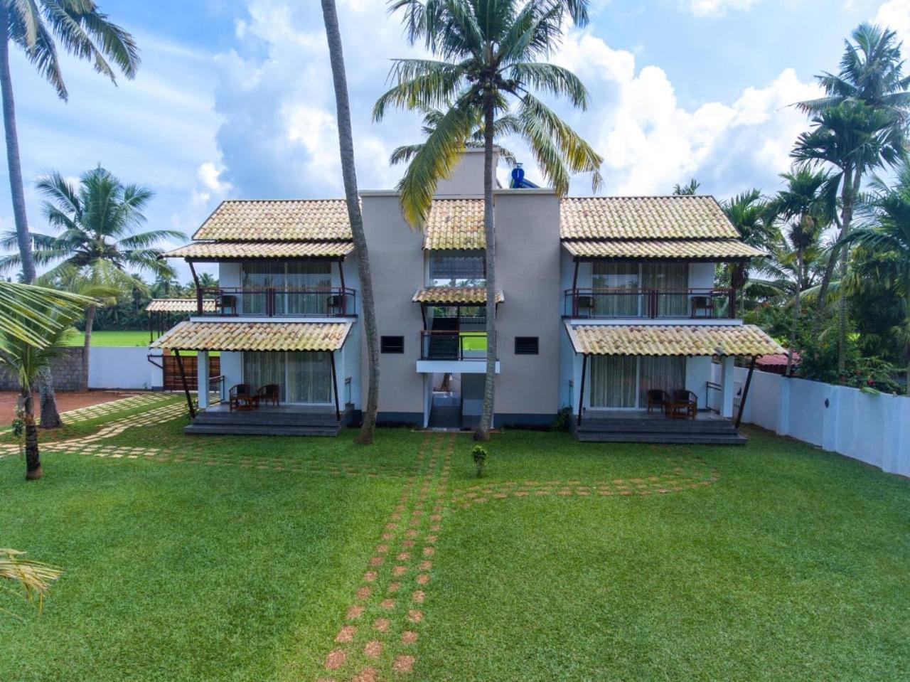 Backwater Brook Kumarakom Exterior photo