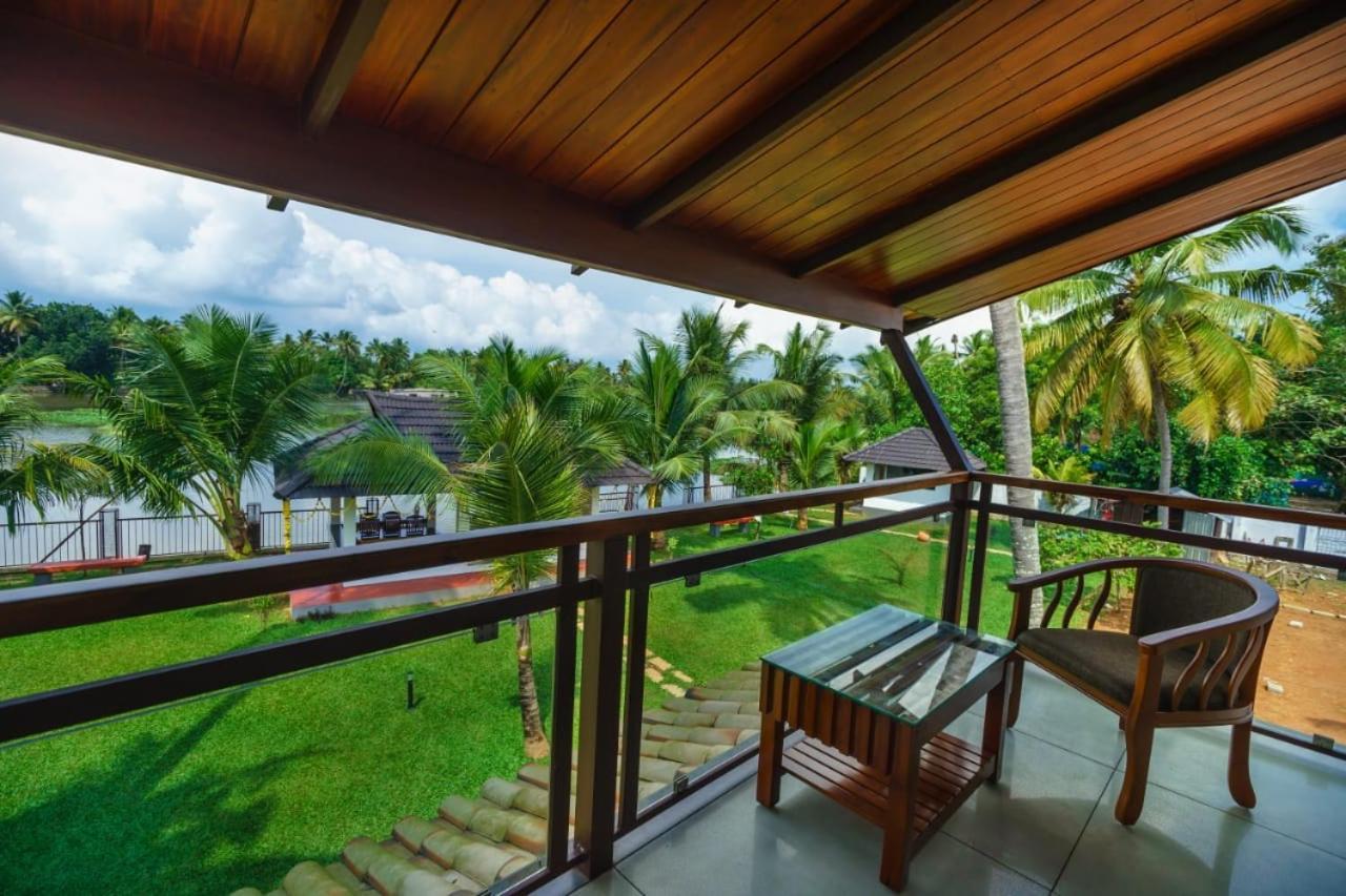Backwater Brook Kumarakom Exterior photo