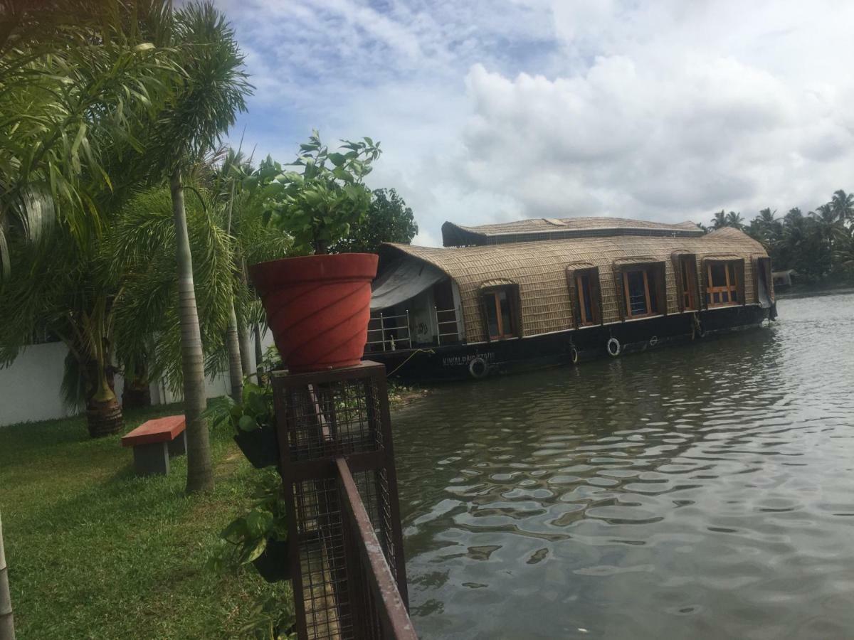 Backwater Brook Kumarakom Exterior photo