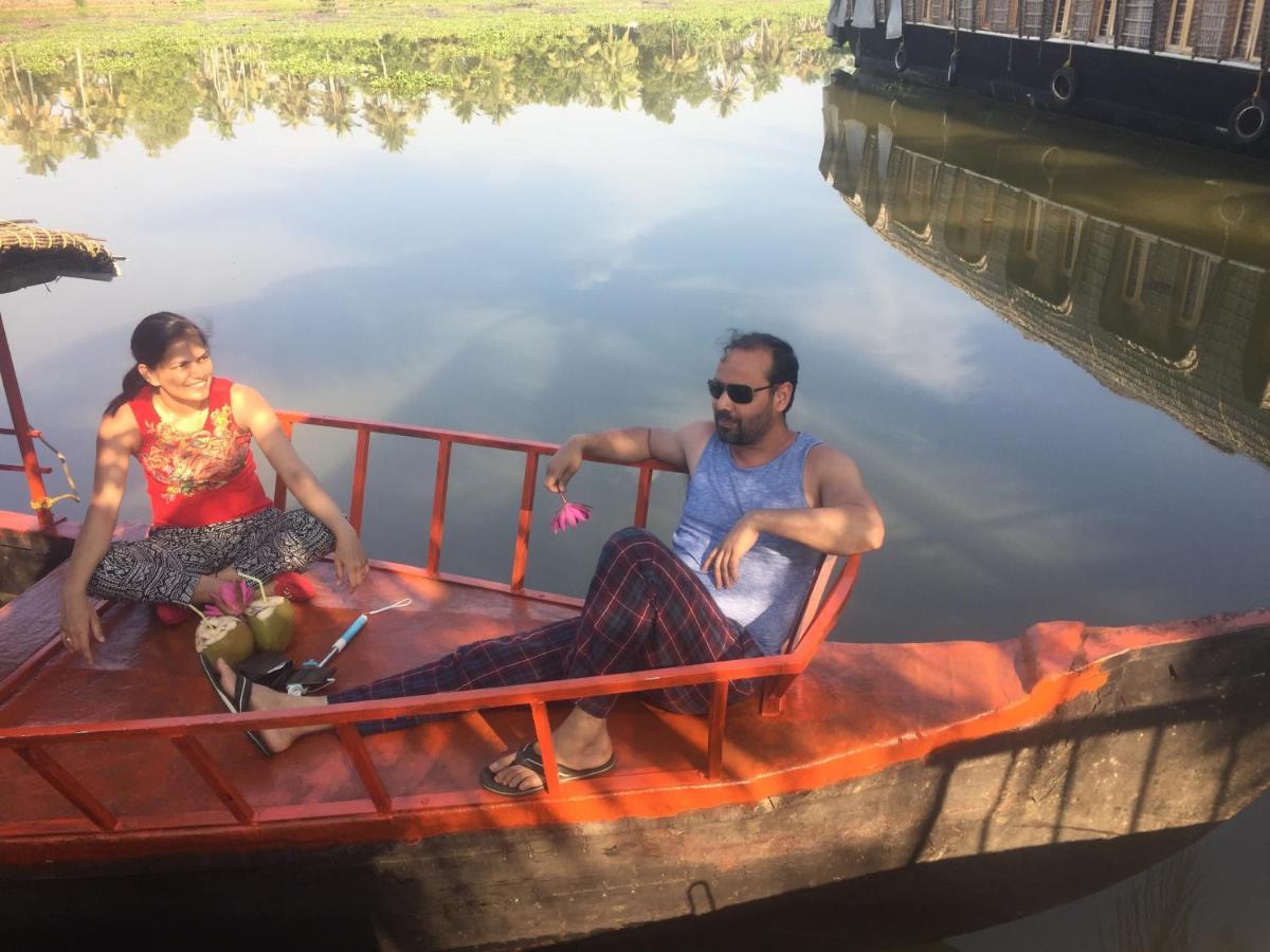 Backwater Brook Kumarakom Exterior photo